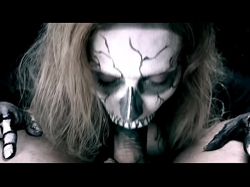 ❤️ ʻO ke kaikamahine daimonio e omo ana i ka moa me kona waha ʻeleʻele a me ka ʻai ʻana. ️❌ Sex video ma haw.oldsex.ru